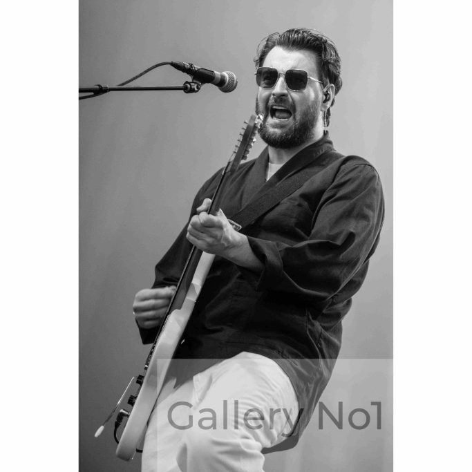 Search for photographs of Liam Fray of the Courteeners for sale